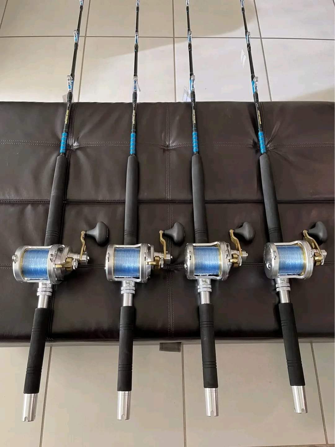 4 Shimano Talica 25II 2 speeds with rods. - Fishing Tackle and Reels